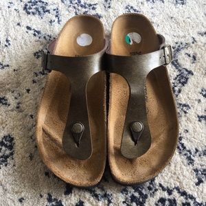 Birkenstock Gizeh Sandals- Golden Brown 8-8.5 [39]